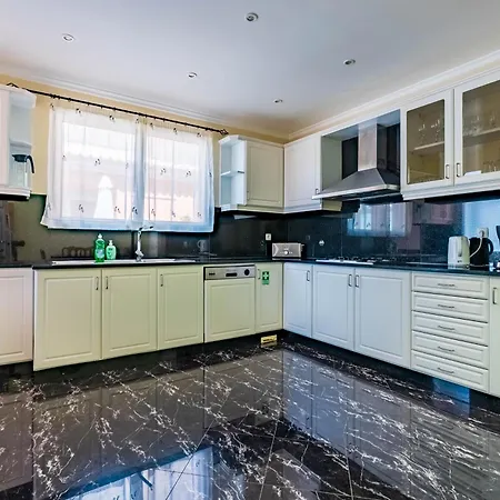 Great With Covered Swimming Pool And Sea View In Calheta Hasta La Vista