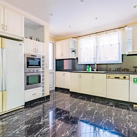 Great With Covered Swimming Pool And Sea View In Calheta Hasta La Vista